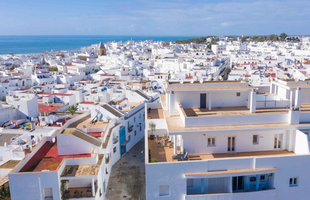 Apartamento tipo penthouse con enorme terraza y vistas al mar Conil De La Frontera Exterior foto