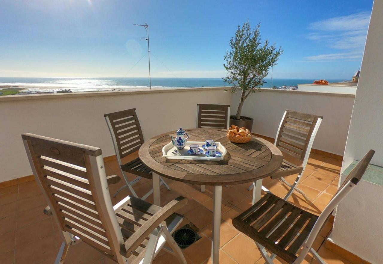Apartamento tipo penthouse con enorme terraza y vistas al mar Conil De La Frontera Exterior foto