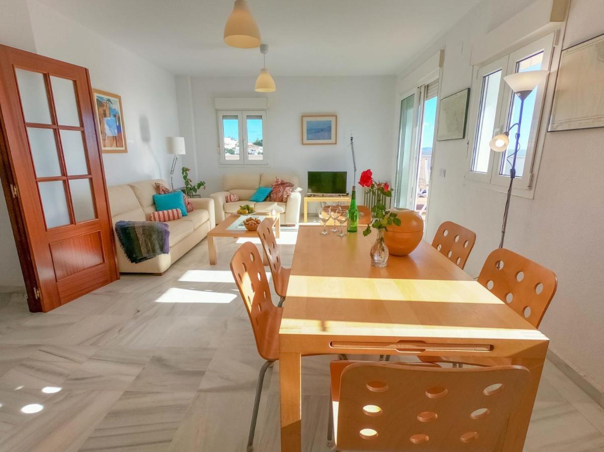 Apartamento tipo penthouse con enorme terraza y vistas al mar Conil De La Frontera Exterior foto