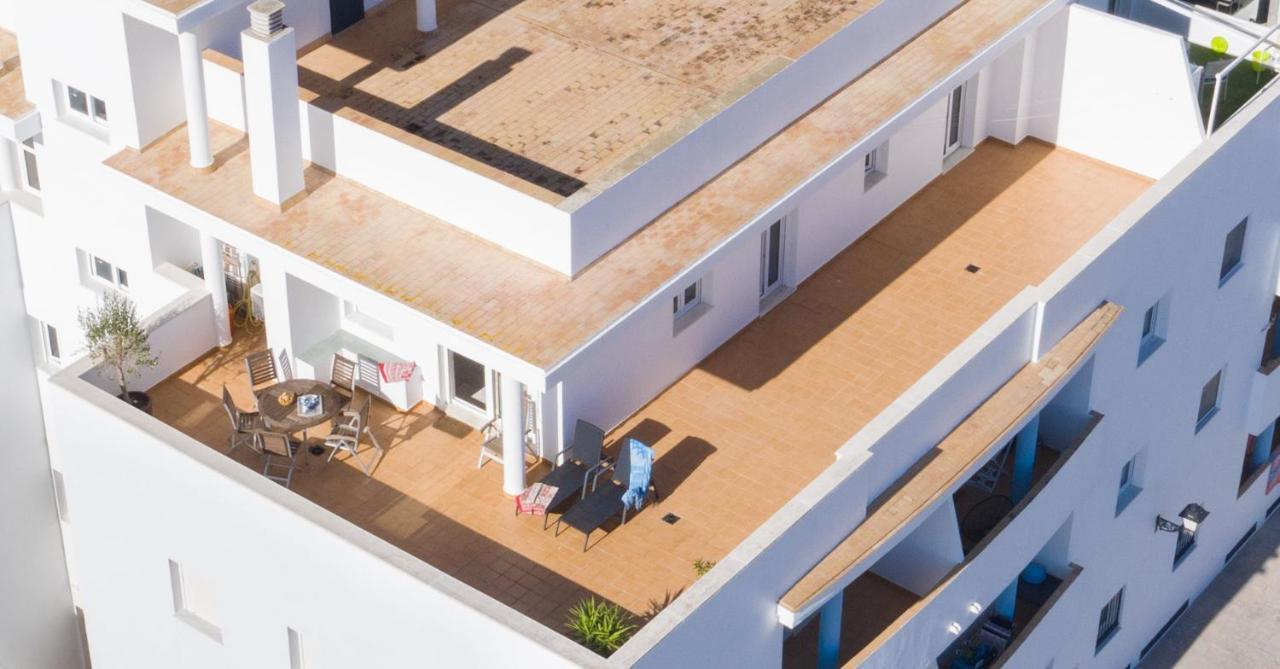Apartamento tipo penthouse con enorme terraza y vistas al mar Conil De La Frontera Exterior foto
